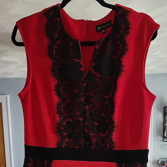 Dress Red with black lace; form fitting - Picture 2 of 5